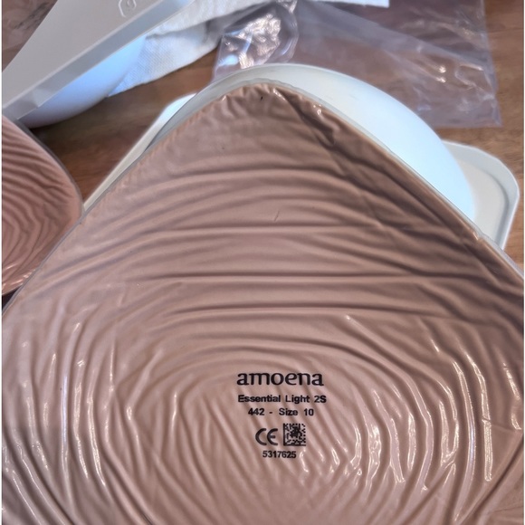 4 Amoena Essential Light sizes 9 and 10 2S breast shape price is now for all 4. - Picture 2 of 9